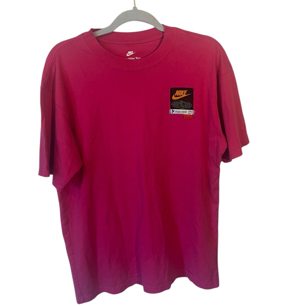 nike loose fit globe embroidered graphic patch tee
